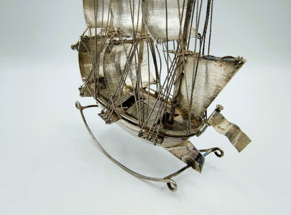Grote zilveren miniatuur, driemaster, J. Verhoogt, Hoorn, ca. 1910