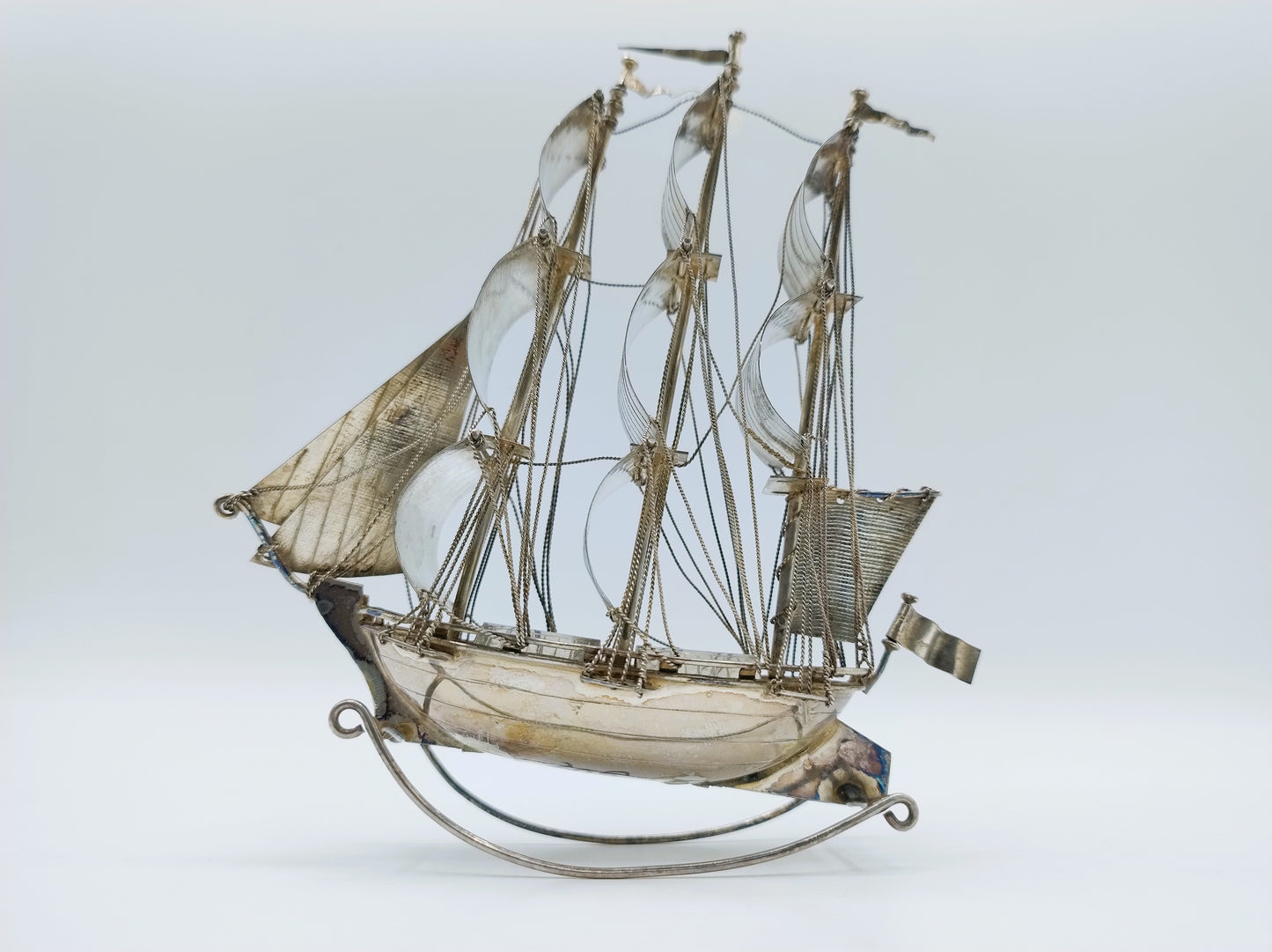 Grote zilveren miniatuur, driemaster, J. Verhoogt, Hoorn, ca. 1910
