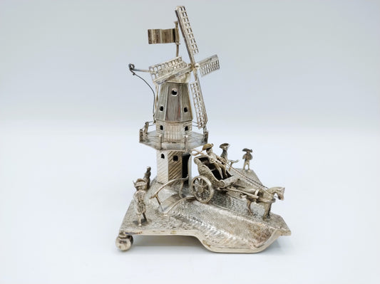 Grote zilveren miniatuur molen in polderlandschap, J. Verhoogt, Hoorn, 1905