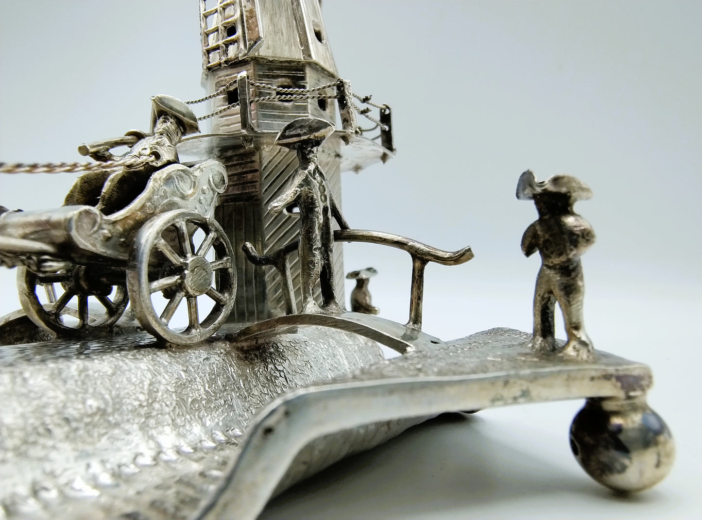 Grote zilveren miniatuur molen in polderlandschap, J. Verhoogt, Hoorn, 1905