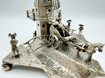 Grote zilveren miniatuur molen in polderlandschap, J. Verhoogt, Hoorn, 1905