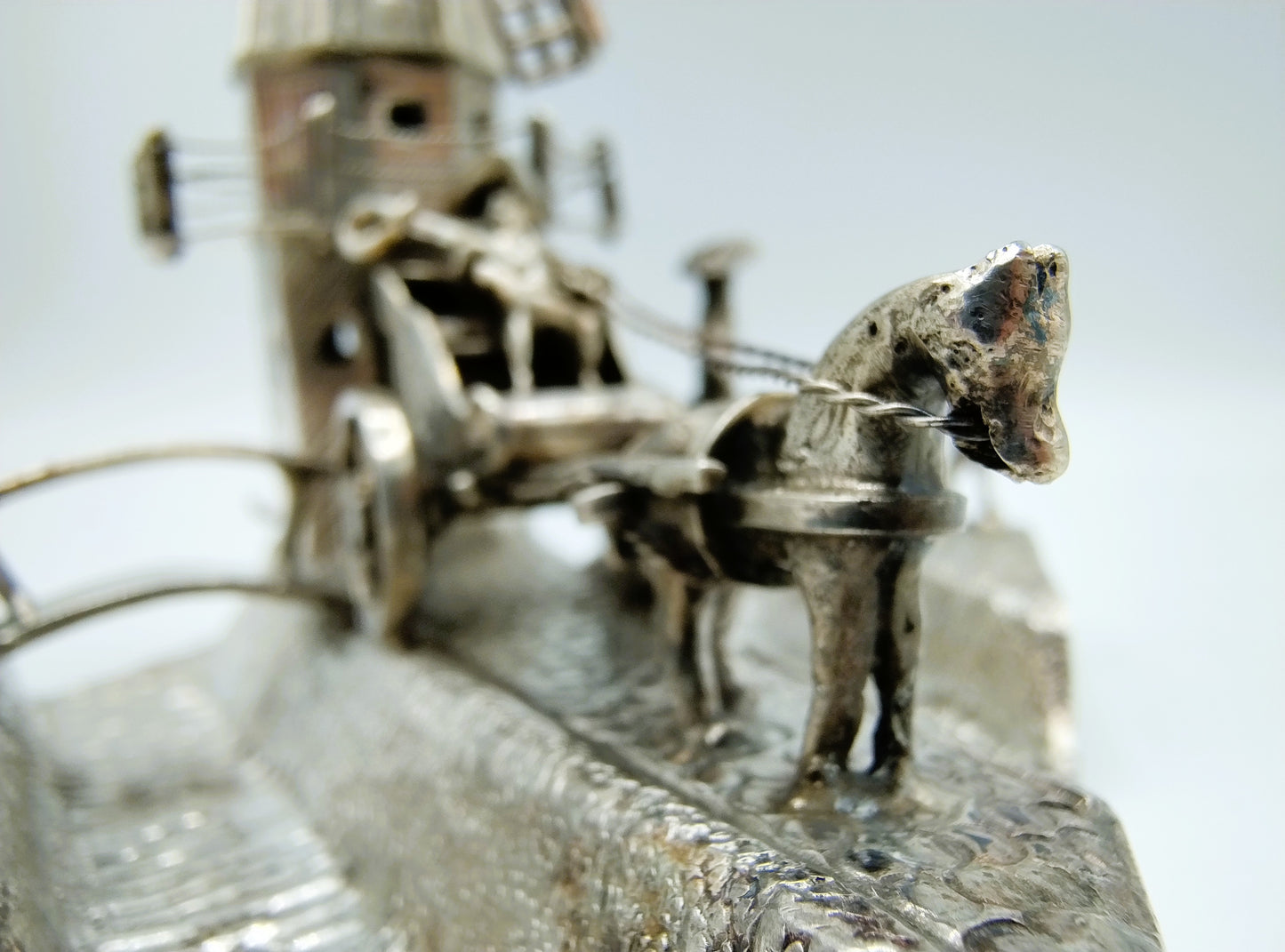 Grote zilveren miniatuur molen in polderlandschap, J. Verhoogt, Hoorn, 1905