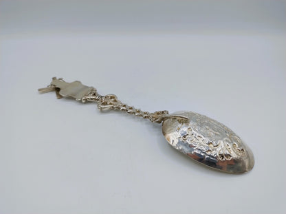 Zilveren sierlepel met wapen, A. de Groot-Boersma, Sneek, 1901