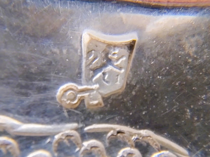 Zilveren sierlepel met wapen, A. de Groot-Boersma, Sneek, 1901