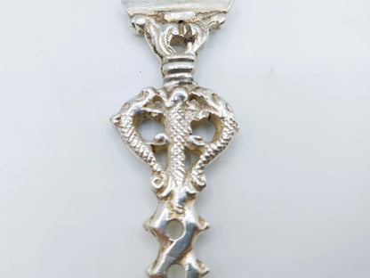 Zilveren sierlepel met wapen, A. de Groot-Boersma, Sneek, 1901
