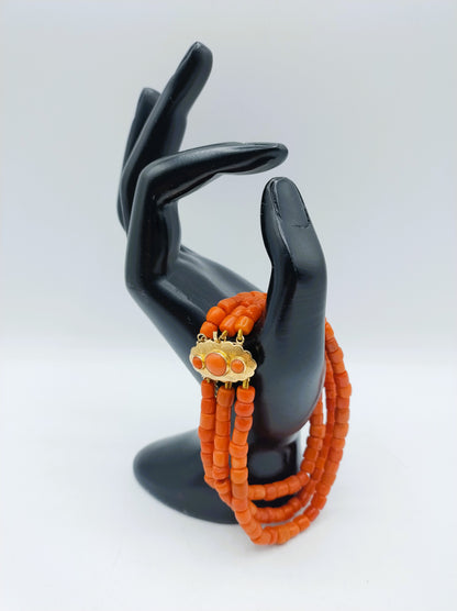 Bloedkoralen armband met gouden slot, Amsterdam
