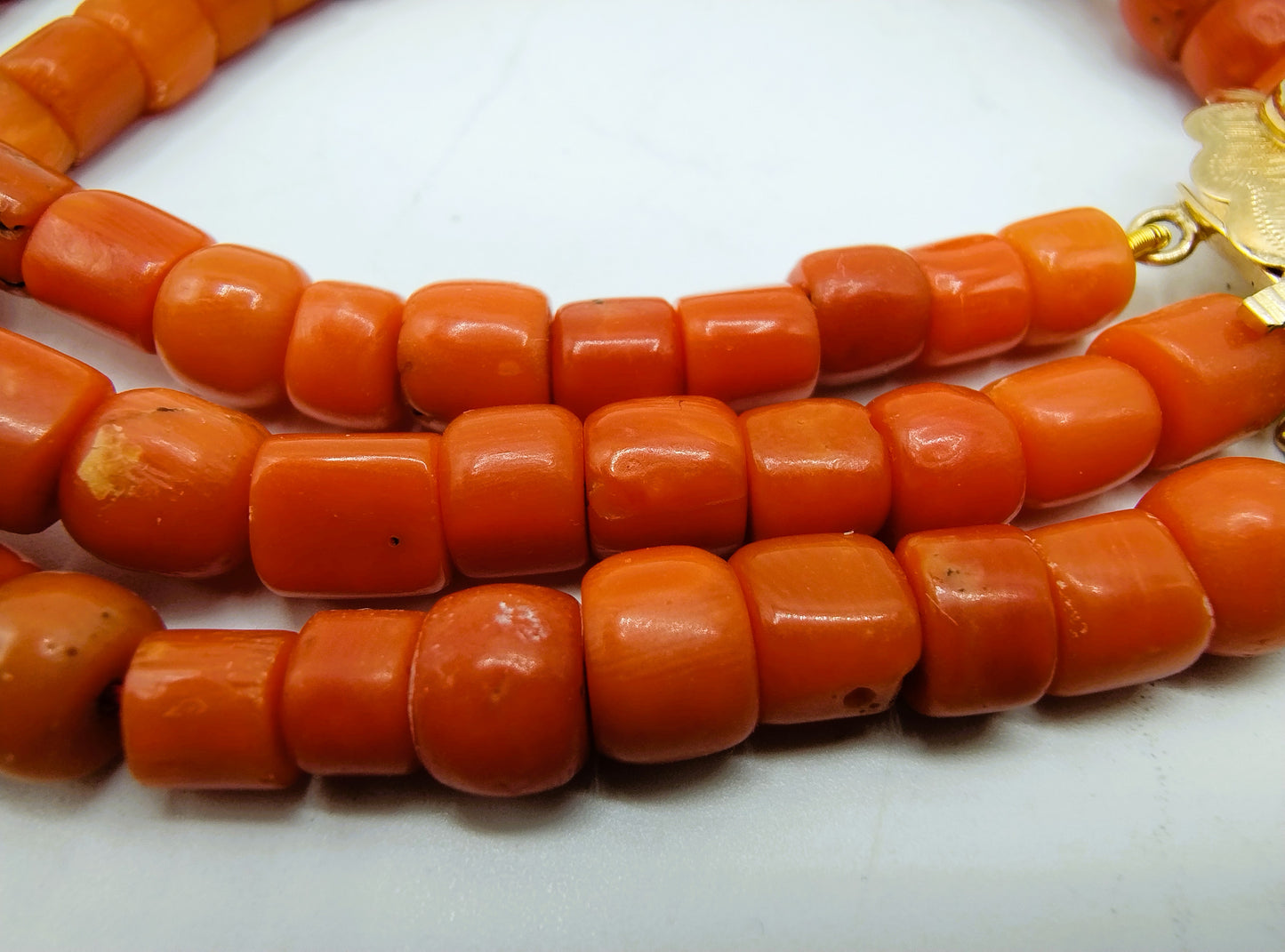 Bloedkoralen armband met gouden slot, Amsterdam