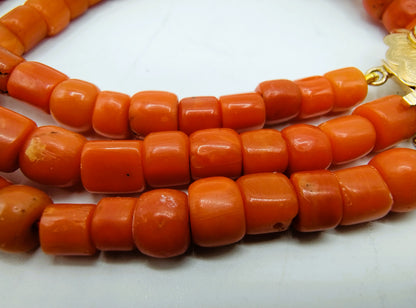 Bloedkoralen armband met gouden slot, Amsterdam