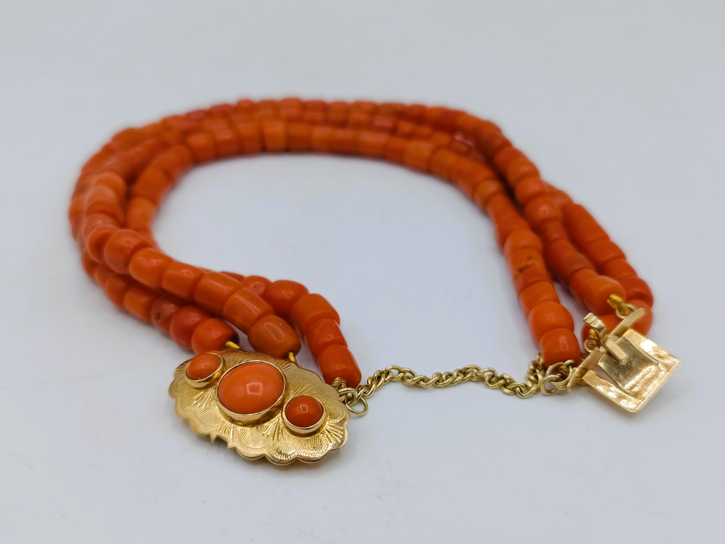 Bloedkoralen armband met gouden slot, Amsterdam