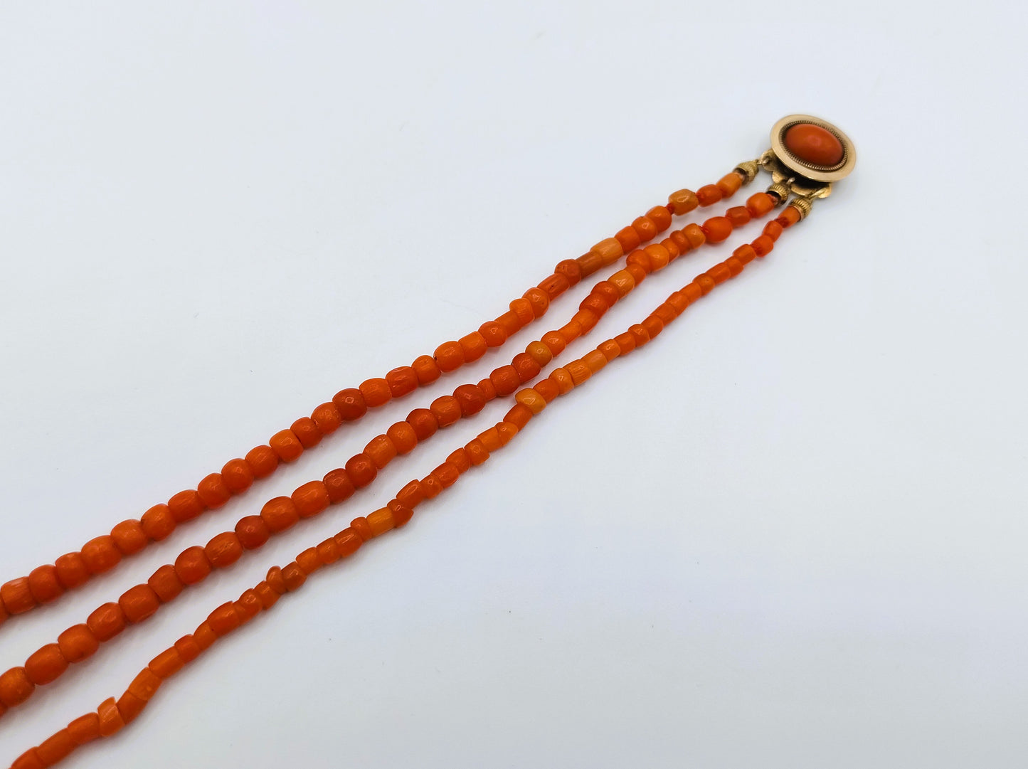 Bloedkoralen ketting met gouden slot, 19e eeuws