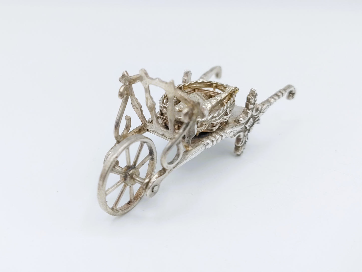Miniatuur kruiwagen met vismand,  J. Verhoogt, Hoorn, ca. 1910