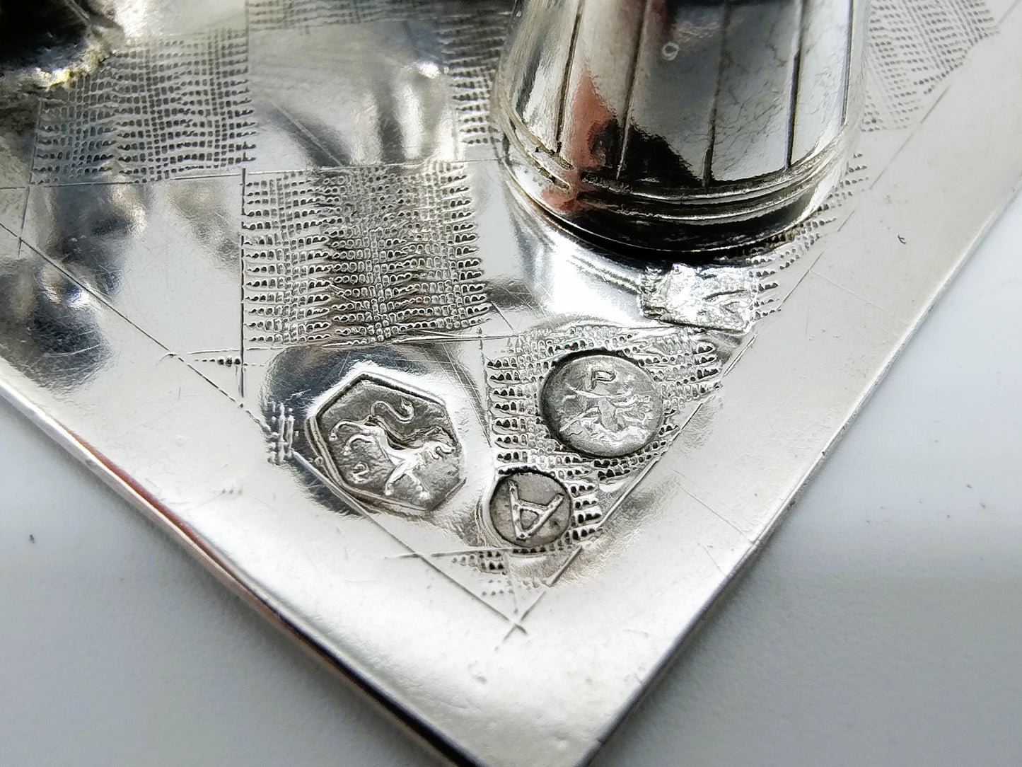 Zilveren miniatuur, boerin met juk, J. Verhoogt, Hoorn, 1910