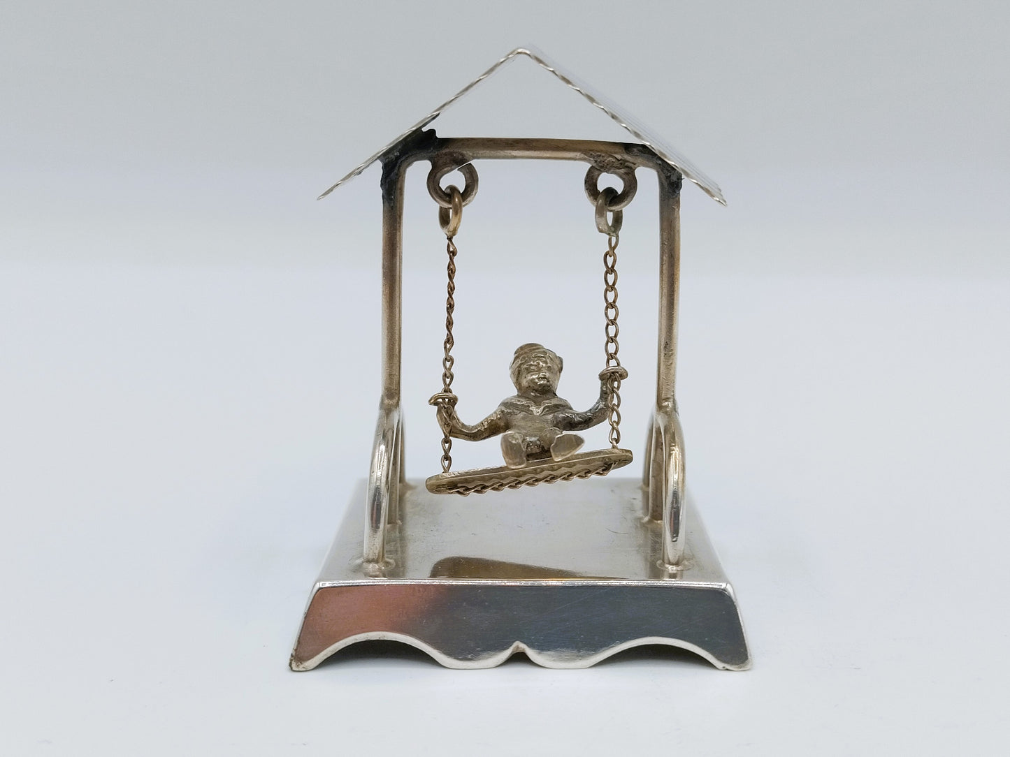 Zilveren miniatuur schommel, A.F. Westerwaal, Amsterdam, ca. 1910