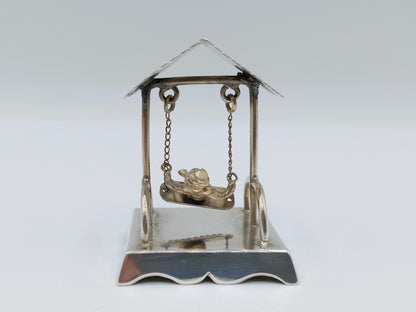 Zilveren miniatuur schommel, A.F. Westerwaal, Amsterdam, ca. 1910