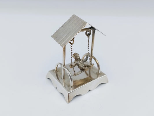 Zilveren miniatuur schommel, A.F. Westerwaal, Amsterdam, ca. 1910