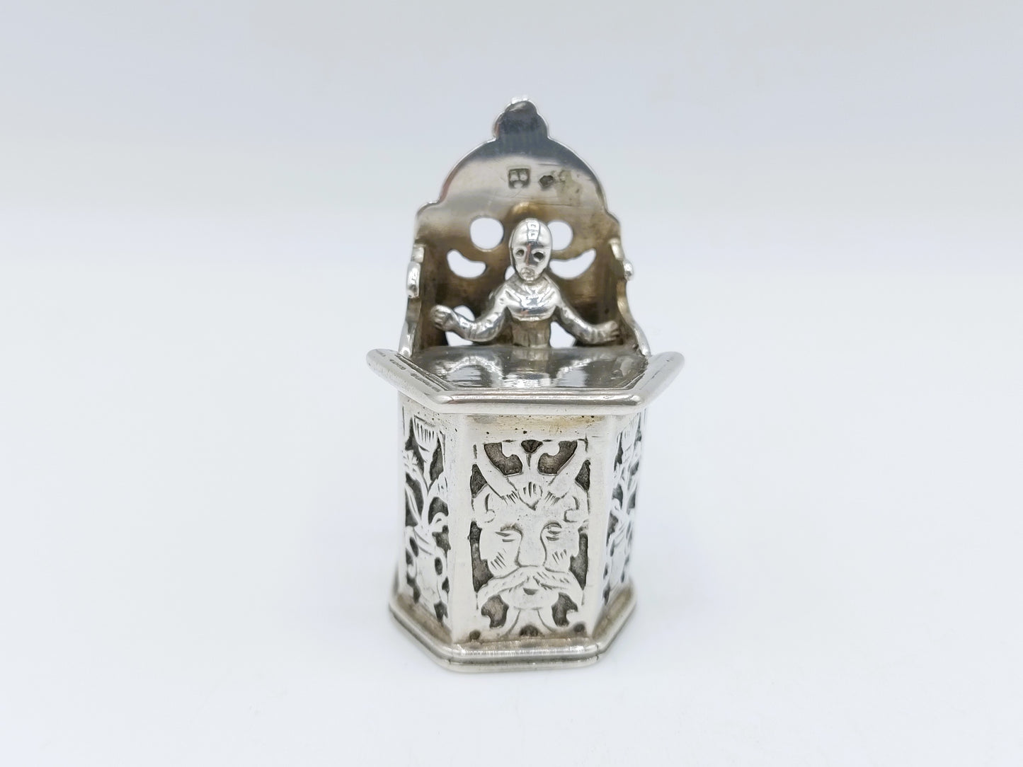 Zilveren miniatuur kinderstoel,  R. Scheltens, Groningen, ca. 1860