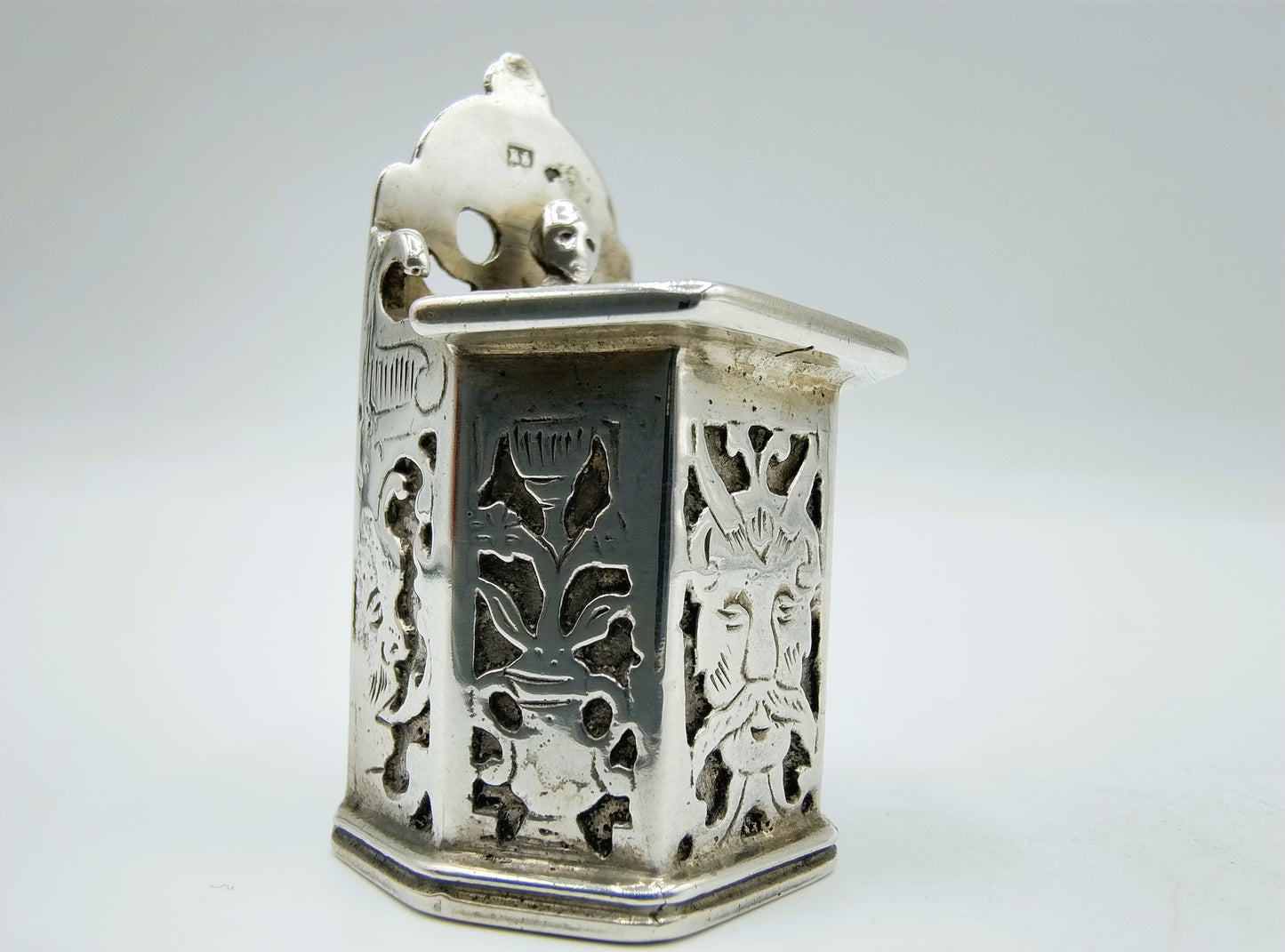 Zilveren miniatuur kinderstoel,  R. Scheltens, Groningen, ca. 1860