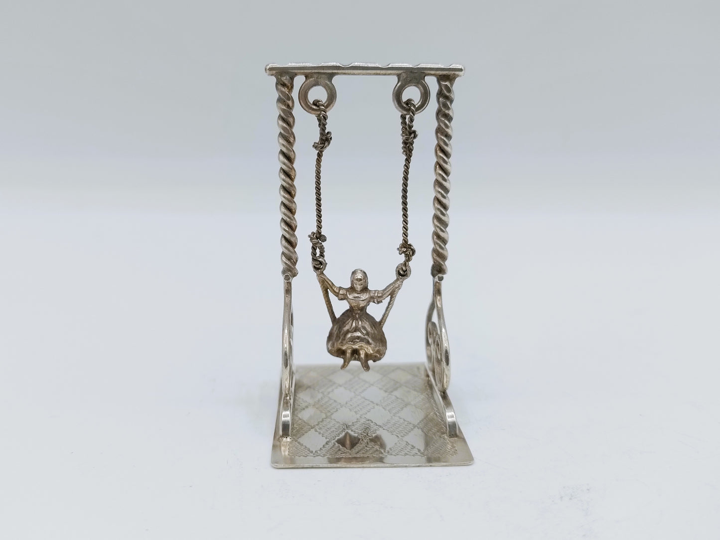 Zilveren miniatuur schommel, A.F. Westerwaal, Amsterdam, ca. 1910
