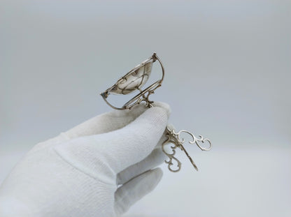 Zilveren miniatuur kwispedoor, J.S. Zwanenburg & Zn, Sneek, 19e eeuws