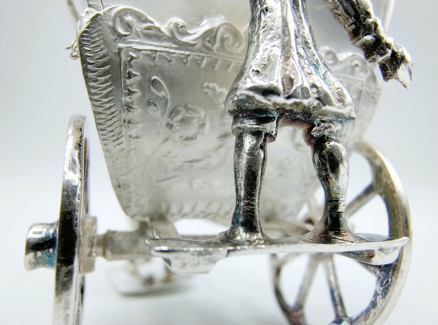 Zilveren miniatuur sjees met paard, A. van Geffen, Amsterdam, ca. 1730
