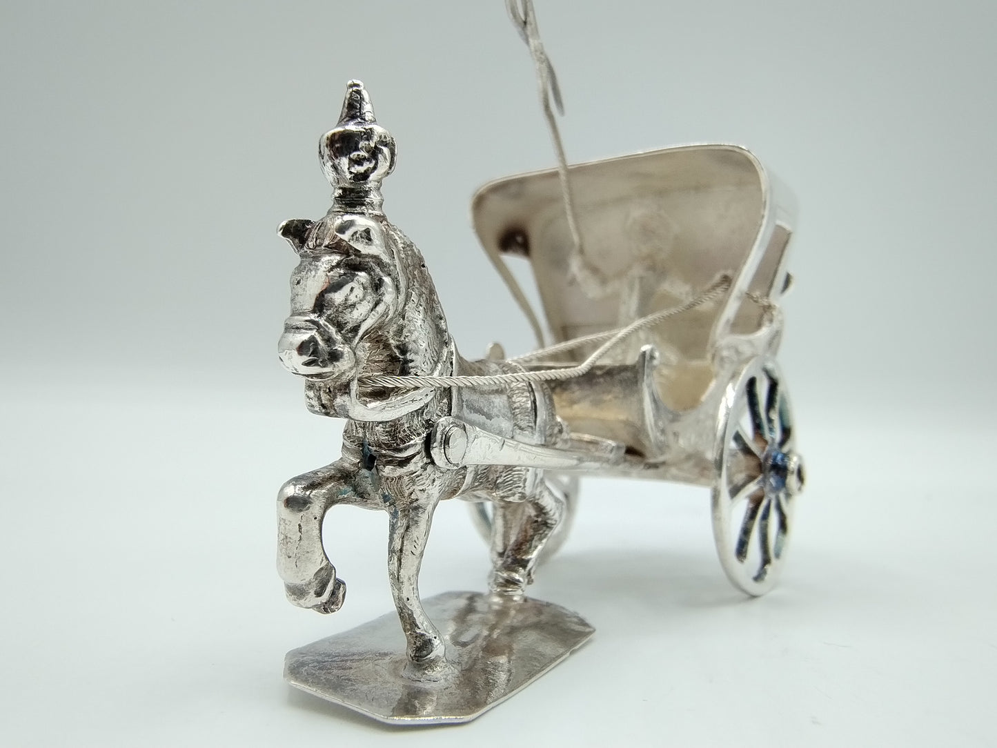 Zilveren miniatuur sjees met paard, A. van Geffen, Amsterdam, ca. 1730
