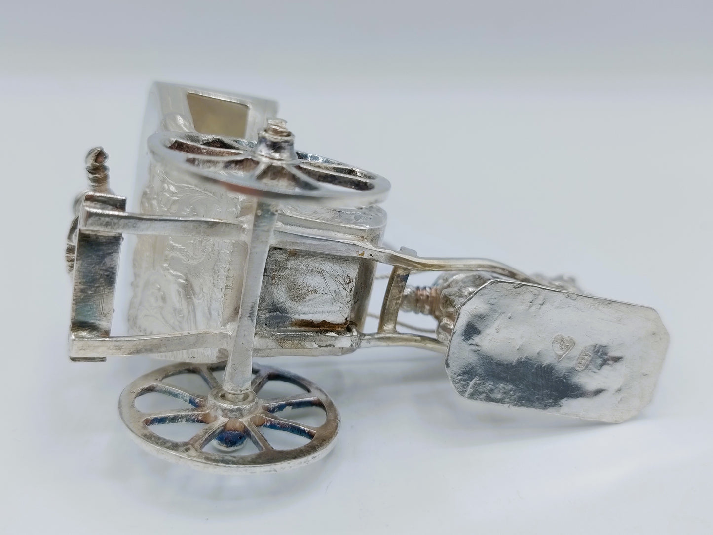 Zilveren miniatuur sjees met paard, A. van Geffen, Amsterdam, ca. 1730