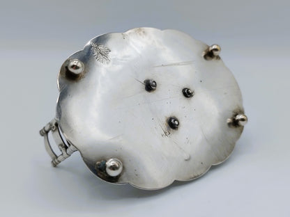 Grote zilveren miniatuur, gezin aan tafel, J. Postmus, Hoorn, ca. 1920