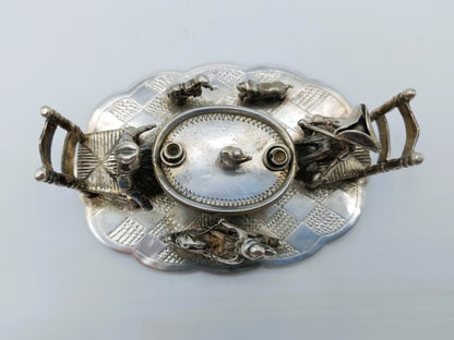 Grote zilveren miniatuur, gezin aan tafel, J. Postmus, Hoorn, ca. 1920