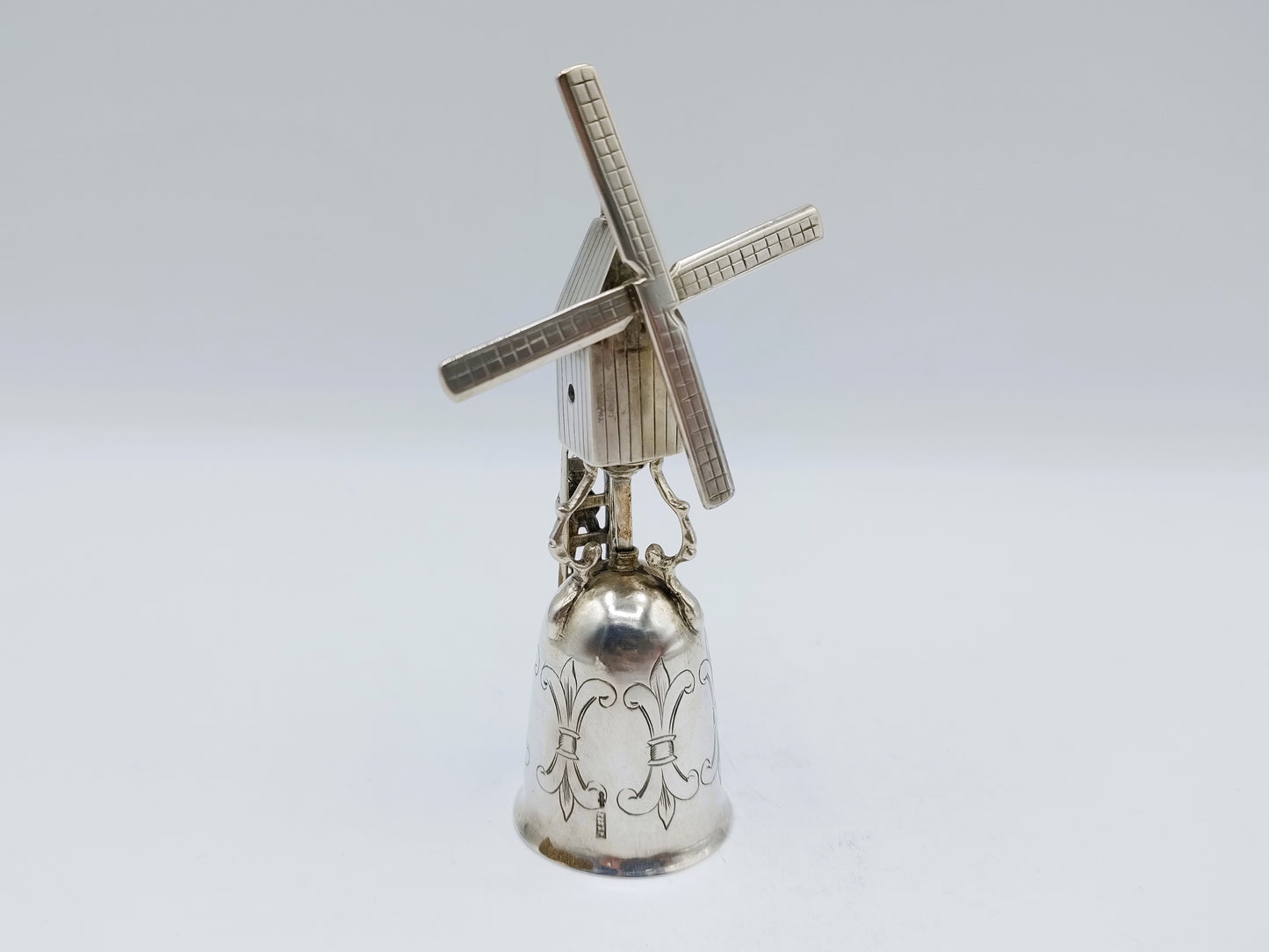 Zilveren miniatuur molenbeker, J.S. Zwanenburg & Zn, Sneek, 19e eeuws