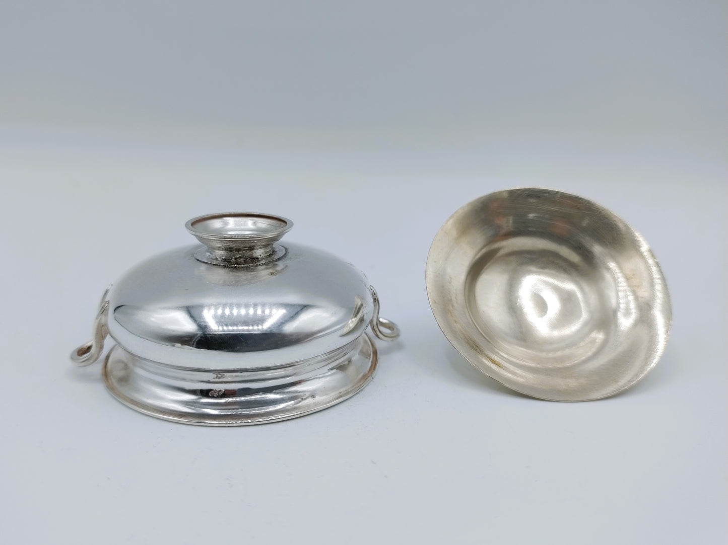 Zilveren miniatuur soepterrine met deksel, 19e eeuws