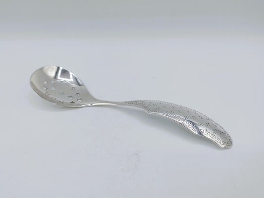 Zilveren olijflepel met gegraveerde steel en ovale lepelkop
