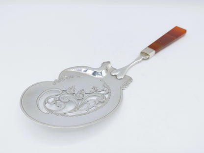 Zilveren natfruitschep met carneolen heft, Sneek, 1880