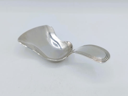 Zilveren theeschepje met spiegelgladde kom en korte steel