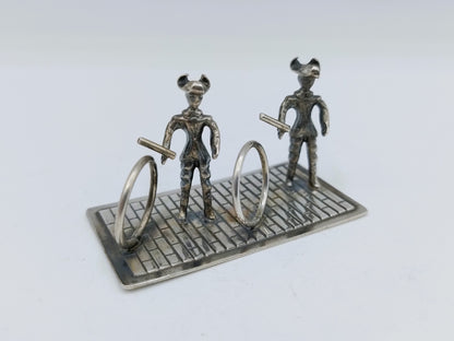 Zilveren miniatuur twee kinderen met hoepel, J.P. Niekerk, Schoonhoven, ca. 1975