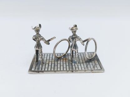 Zilveren miniatuur twee kinderen met hoepel, J.P. Niekerk, Schoonhoven, ca. 1975