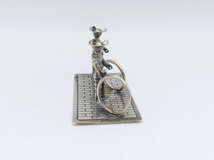 Zilveren miniatuur twee kinderen met hoepel, J.P. Niekerk, Schoonhoven, ca. 1975