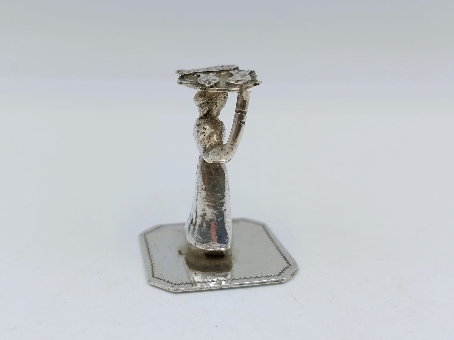 Zilveren miniatuur visverkoopster, J. Postmus, Amsterdam, ca. 1910