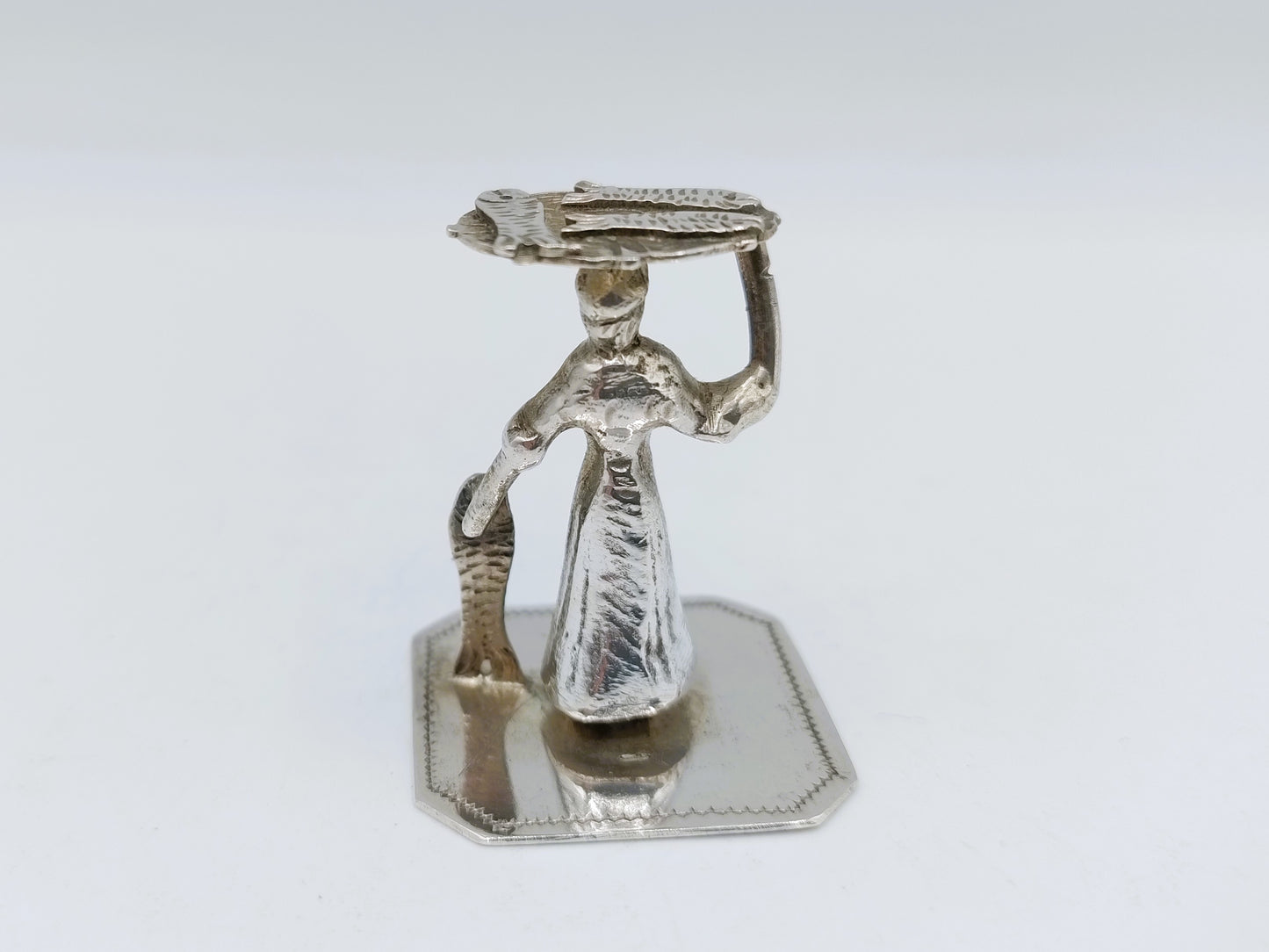 Zilveren miniatuur visverkoopster, J. Postmus, Amsterdam, ca. 1910