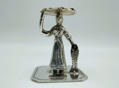 Zilveren miniatuur visverkoopster, J. Postmus, Amsterdam, ca. 1910