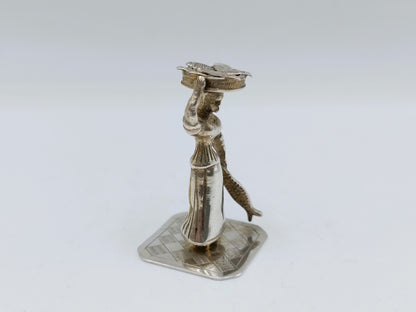 Zilveren miniatuur visverkoopster, J. Zwanenburg, Sneek, ca. 1920