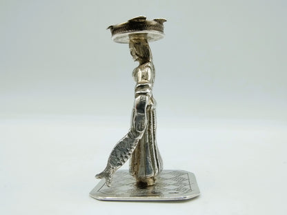 Zilveren miniatuur visverkoopster, J. Zwanenburg, Sneek, ca. 1920