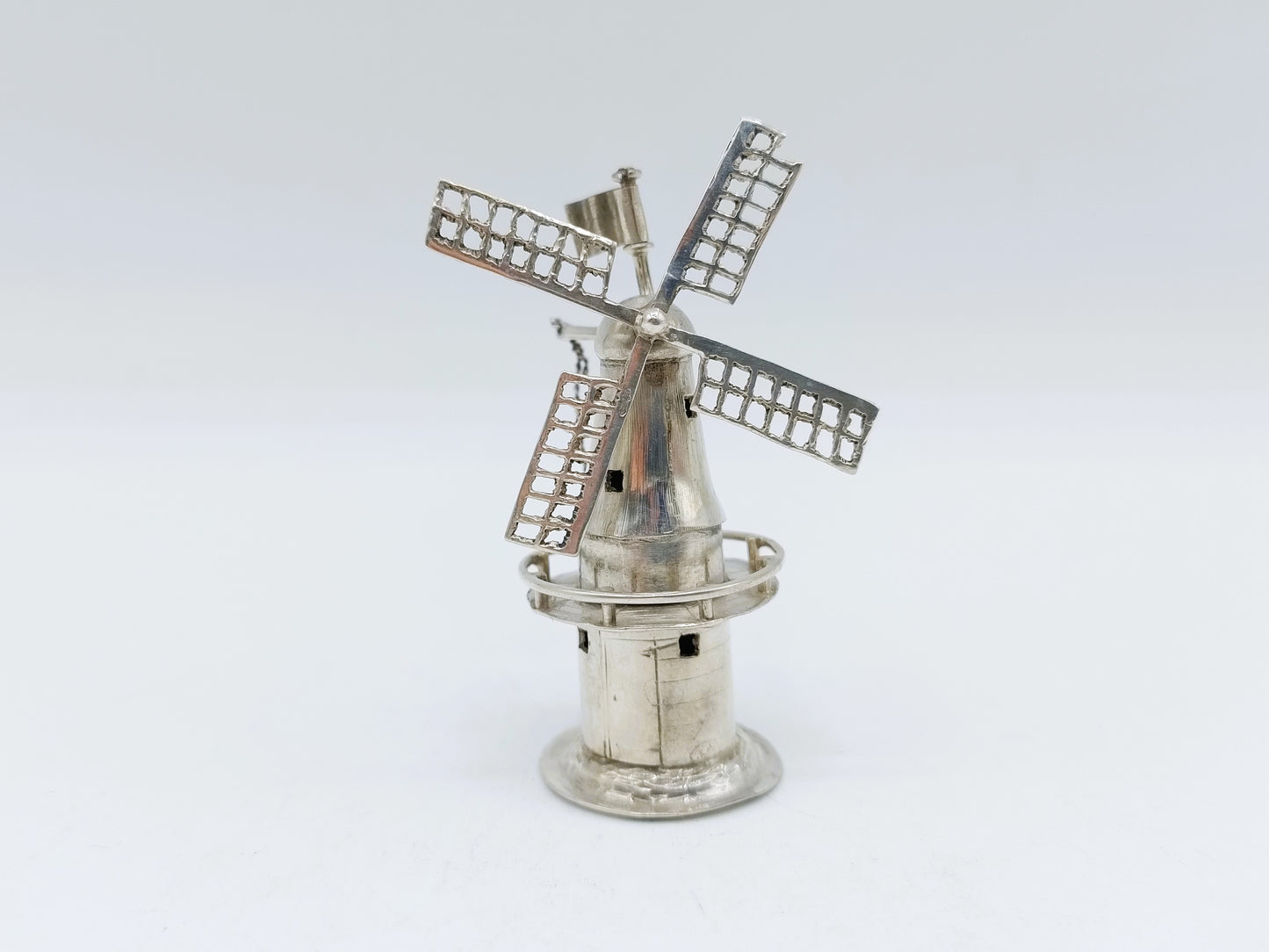 Zilveren miniatuur stellingmolen, J. van Dijk, Hoorn, ca. 1910