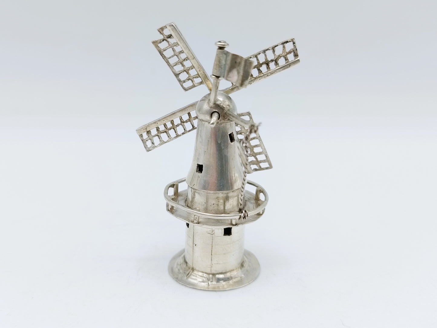 Zilveren miniatuur stellingmolen, J. van Dijk, Hoorn, ca. 1910