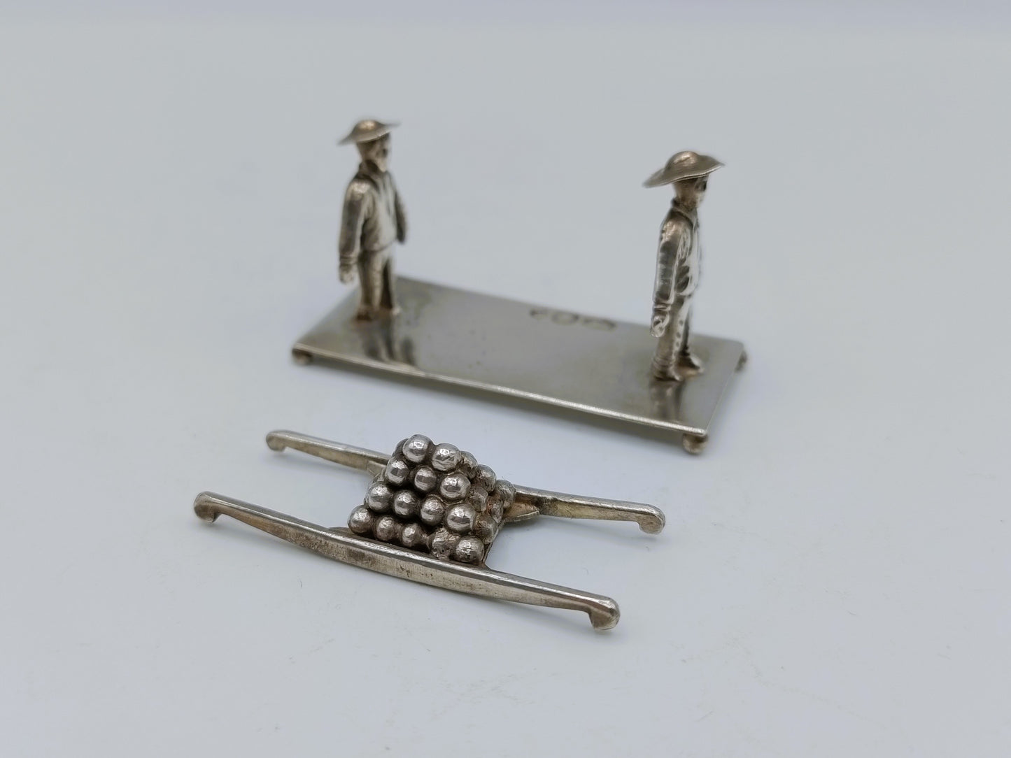 Zilveren miniatuur kaasdragers, J. Mes, Hoorn, 1916
