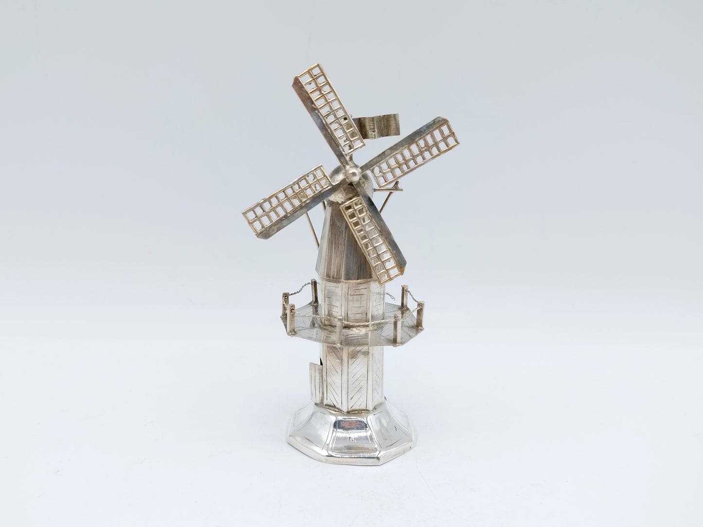 Zilveren miniatuur stellingmolen, B. Verhoogt, Hoorn, ca. 1930