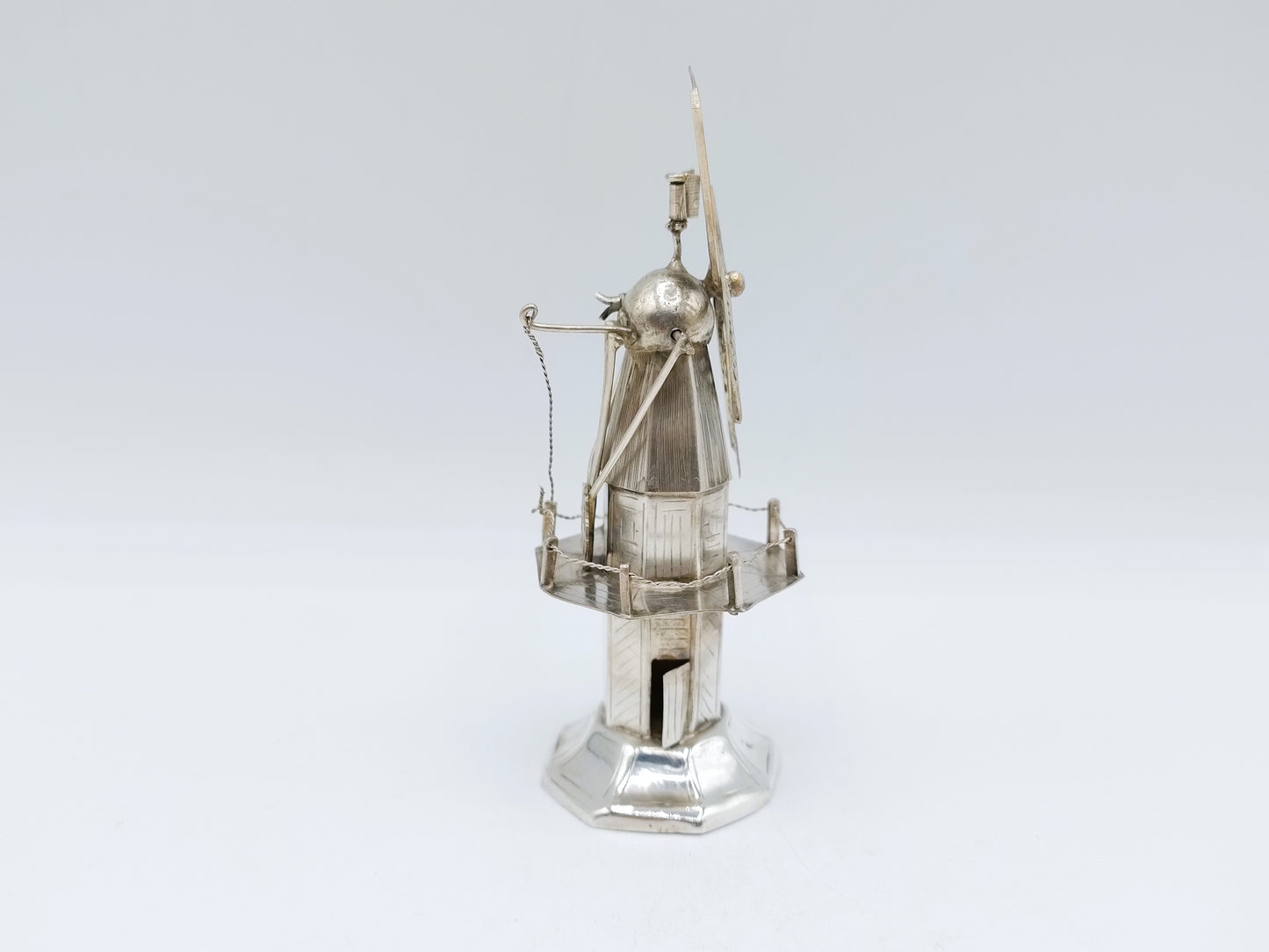 Zilveren miniatuur stellingmolen, B. Verhoogt, Hoorn, ca. 1930