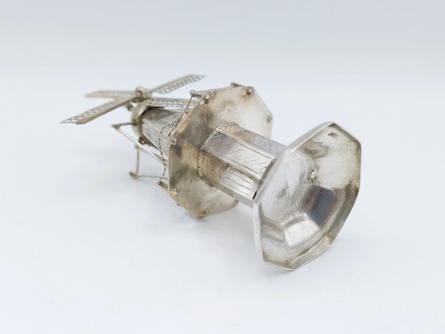 Zilveren miniatuur stellingmolen, B. Verhoogt, Hoorn, ca. 1930