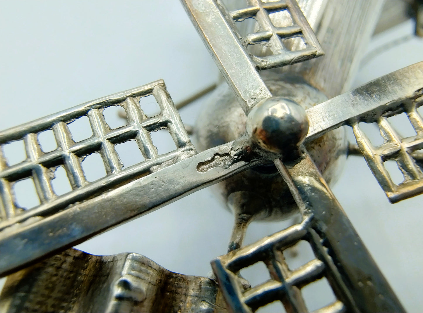 Zilveren miniatuur stellingmolen, B. Verhoogt, Hoorn, ca. 1930
