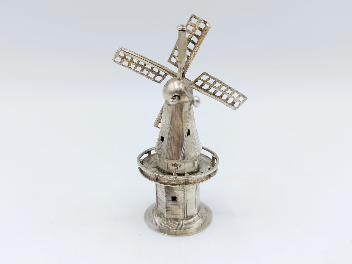 Zilveren miniatuur stellingmolen, J. van Dijk, Hoorn, ca. 1910