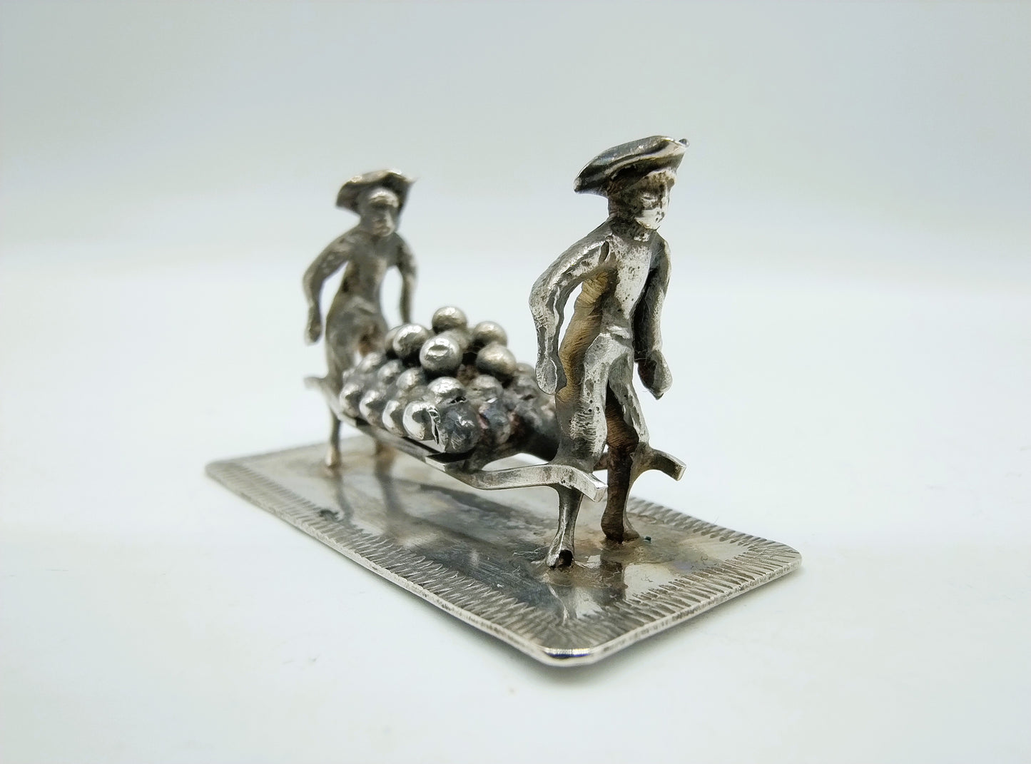 Zilveren miniatuur Alkmaarse kaasdragers, 19e eeuw